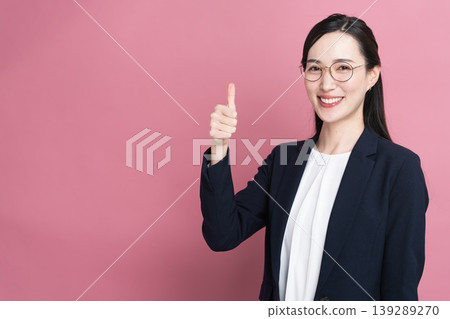 Young woman in a business suit Business image Young woman in a business suit Business image 139289270