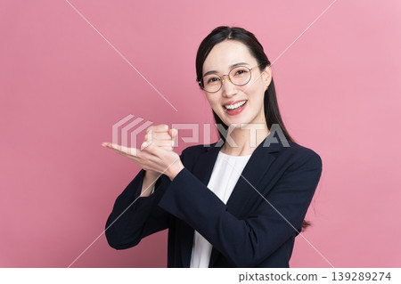 Young woman in a business suit Business image Young woman in a business suit Business image 139289274
