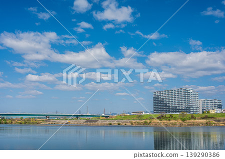 Yodo River scenery, Hirakata City, Osaka Prefecture Yodo River scenery, Hirakata City, Osaka Prefecture 139290386
