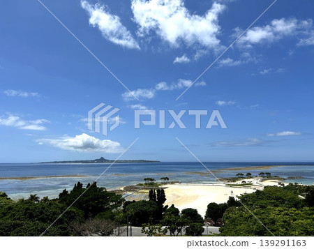 在海洋博覽公園,可以欣賞到翡翠海灘和伊島的壯麗全景。 在海洋博覽公園,可以欣賞到翡翠海灘和伊島的壯麗全景。 139291163