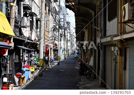 中崎町高架鐵軌下的街景 中崎町高架鐵軌下的街景 139291703
