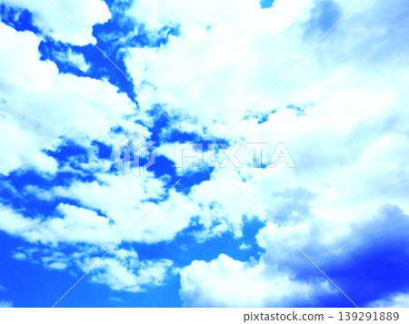 天空、雲朵、藍天、風景、晴朗、藍色、日本、晴朗天氣、藍色、留白、背景、城市、自然、夏季、景色、摩天大樓 天空、雲朵、藍天、風景、晴朗、藍色、日本、晴朗天氣、藍色、留白、背景、城市、自然、夏季、景色、摩天大樓 139291889