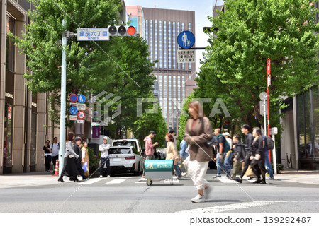 銀座六丁目步行街路口的一景。 銀座六丁目步行街路口的一景。 139292487