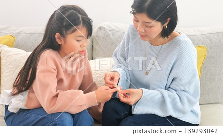 一張包紮繃帶的傷口圖片 139293042