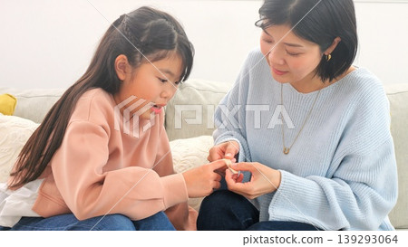 Image of an injury with a bandage 139293064