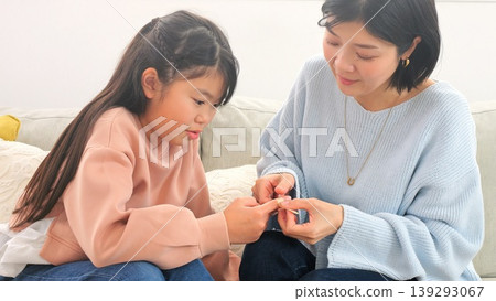 Image of an injury with a bandage 139293067