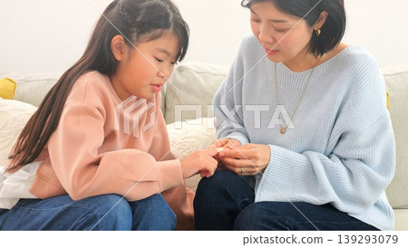 一張包紮繃帶的傷口圖片 139293079