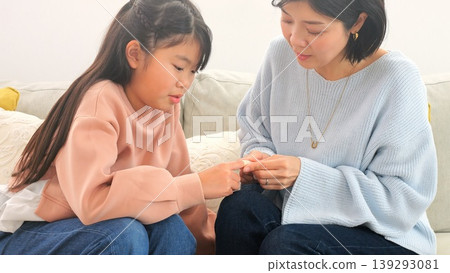 一張包紮繃帶的傷口圖片 139293081