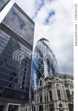 Modern and historic architecture in the City of London Modern and historic architecture in the City of London 139293103