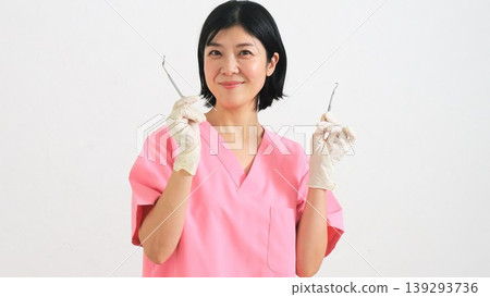 Dentist image 139293736