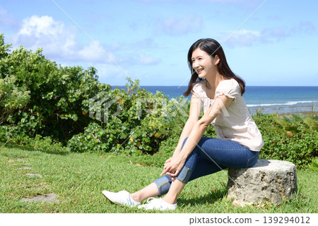 A woman relaxing in the park 139294012