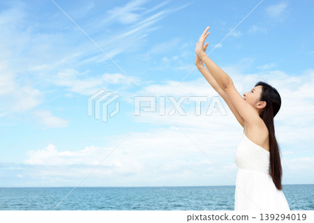 A woman relaxing on a beautiful tropical beach A woman relaxing on a beautiful tropical beach 139294019