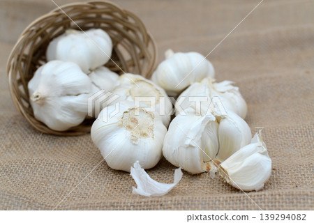 Harvested garlic 139294082