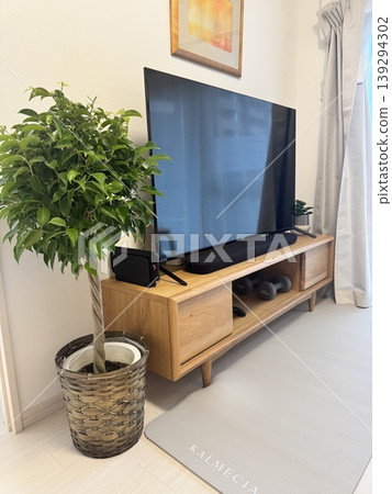 [Interior] A minimalist and simple living room scene where gray and yellow harmonize. 139294302