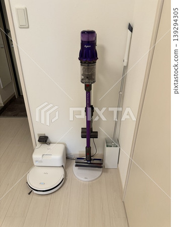 Anker Eufy RoboVac 機器人吸塵器,附自動集塵站,白色 Anker Eufy RoboVac 機器人吸塵器,附自動集塵站,白色 139294305
