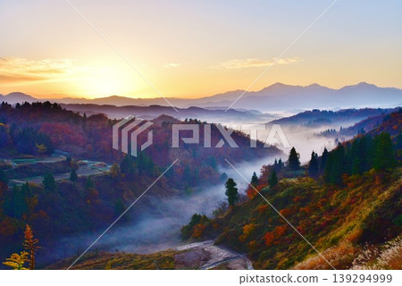 日出時的雲海、越後川口、越後三山市、越後三山黎明 139294999