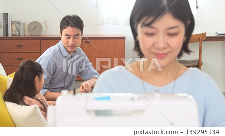 Family conversation sewing machine image Family conversation sewing machine image 139295134