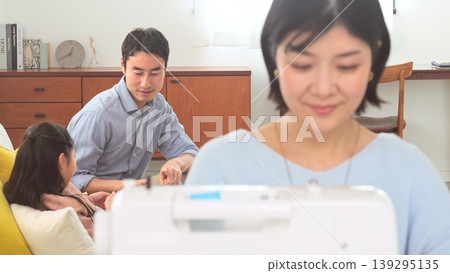 Family conversation sewing machine image Family conversation sewing machine image 139295135