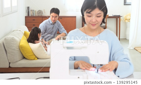 Family conversation sewing machine image Family conversation sewing machine image 139295145
