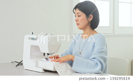 Sewing machine woman image Sewing machine woman image 139295819