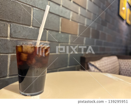 冰咖啡和磚牆 139295951