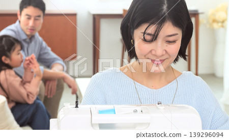 Sewing machine woman image Sewing machine woman image 139296094