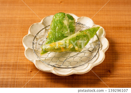 用萬願寺辣椒製成的天婦羅；精緻的京都炸蔬菜。 139296107