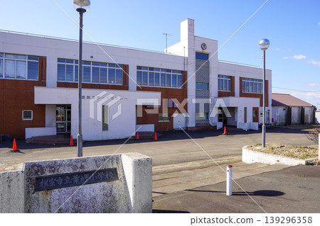 根室市花崎小學(已關閉,現為羽舞體育中心) 根室市花崎小學(已關閉,現為羽舞體育中心) 139296358