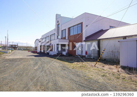根室市花崎小學(已關閉,現為羽舞體育中心) 根室市花崎小學(已關閉,現為羽舞體育中心) 139296360