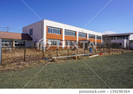 根室市花崎小學(已關閉,現為羽舞體育中心) 根室市花崎小學(已關閉,現為羽舞體育中心) 139296364