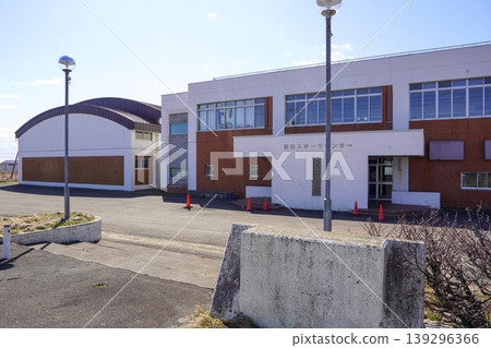 Nemuro City Hanasaki Elementary School (closed school, now Habomai Sports Center) 139296366