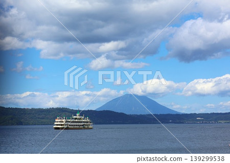 從洞爺湖畔眺望羊蹄山。 從洞爺湖畔眺望羊蹄山。 139299538
