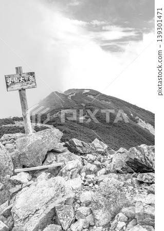 View from the summit of Mt. Kosengatake in the Southern Alps of Nagano Prefecture (for newspaper and magazine use) 139301471