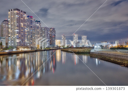 Night view of Yokohama's Portside district: tower apartment buildings reflected on the water's surface. 139301873