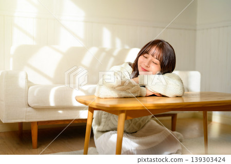 Woman relaxing at a table 139303424