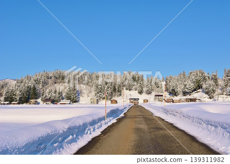 雪原和冬季鄉村景色 雪原和冬季鄉村景色 139311982