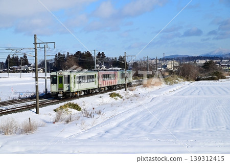 A winter morning on the Tohoku Main Line A winter morning on the Tohoku Main Line 139312415
