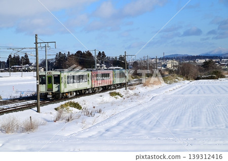 A winter morning on the Tohoku Main Line A winter morning on the Tohoku Main Line 139312416