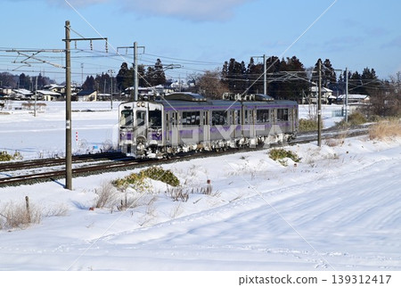 A winter morning on the Tohoku Main Line A winter morning on the Tohoku Main Line 139312417
