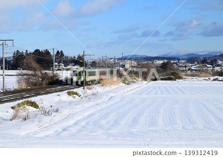 A winter morning on the Tohoku Main Line A winter morning on the Tohoku Main Line 139312419