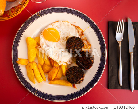 Onion blood sausage with fried eggs and potatoes Onion blood sausage with fried eggs and potatoes 139312466