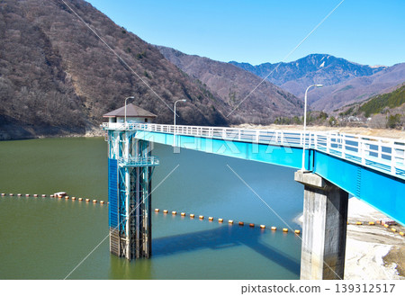 The water level at Hirose Dam has dropped due to drought. (Yamanashi Prefecture) The water level at Hirose Dam has dropped due to drought. (Yamanashi Prefecture) 139312517
