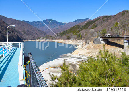 The water level at Hirose Dam has dropped due to drought. (Yamanashi Prefecture) 139312518