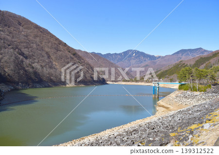 The water level at Hirose Dam has dropped due to drought. (Yamanashi Prefecture) The water level at Hirose Dam has dropped due to drought. (Yamanashi Prefecture) 139312522