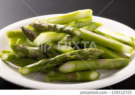 Cut asparagus (before cooking) Cut asparagus (before cooking) 139312725