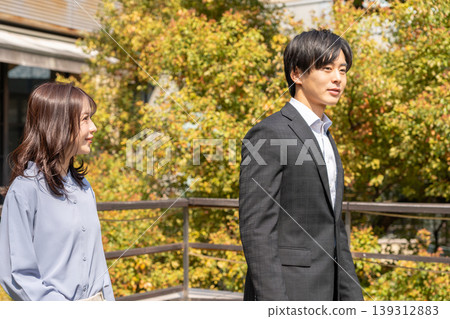 Young men and women, business, businessmen, outdoors, smiling, young, upper body, casual Young men and women, business, businessmen, outdoors, smiling, young, upper body, casual 139312883