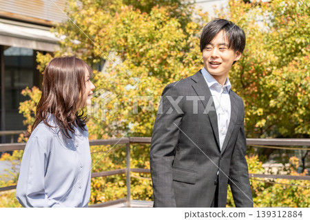 Young men and women, business, businessmen, outdoors, smiling, young, upper body, casual Young men and women, business, businessmen, outdoors, smiling, young, upper body, casual 139312884