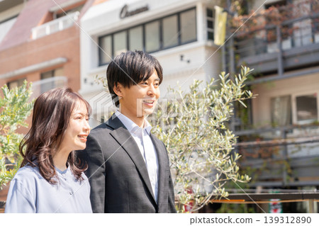 年輕男女，商務人士，戶外，微笑，年輕，上半身，休閒 139312890