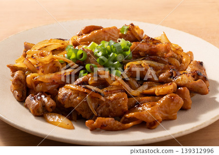 Spicy stir-fried offal (pork offal, onion, green onion) Spicy stir-fried offal (pork offal, onion, green onion) 139312996