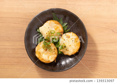 Monkfish liver with seared cheese 139313097